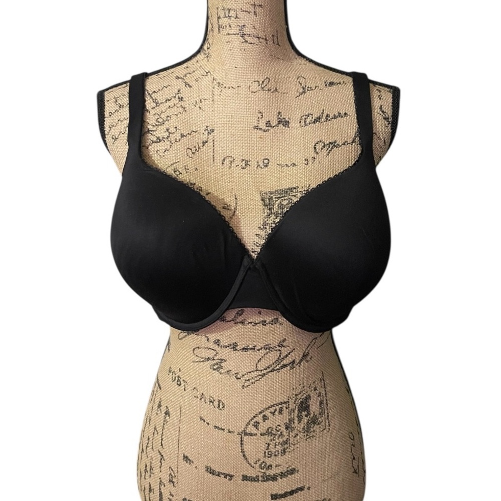 Victoria's Secret Body‎ Bra Intimates